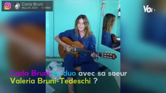 VOICI - Carla Bruni et sa soeur Valeria Bruni-Tedeschi en duo musical ? Une photo inédite le sous-entend