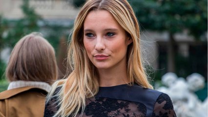 VOICI-PHOTO Emma Smet hilare : elle charrie sa sœur Ilona, et c'est très drôle
