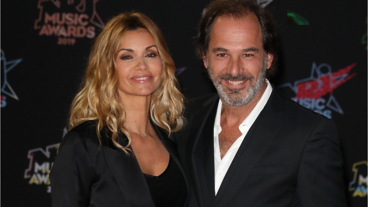 VOICI - PHOTO Thierry Peythieu pose avec une charmante brune et partage un message ambigu