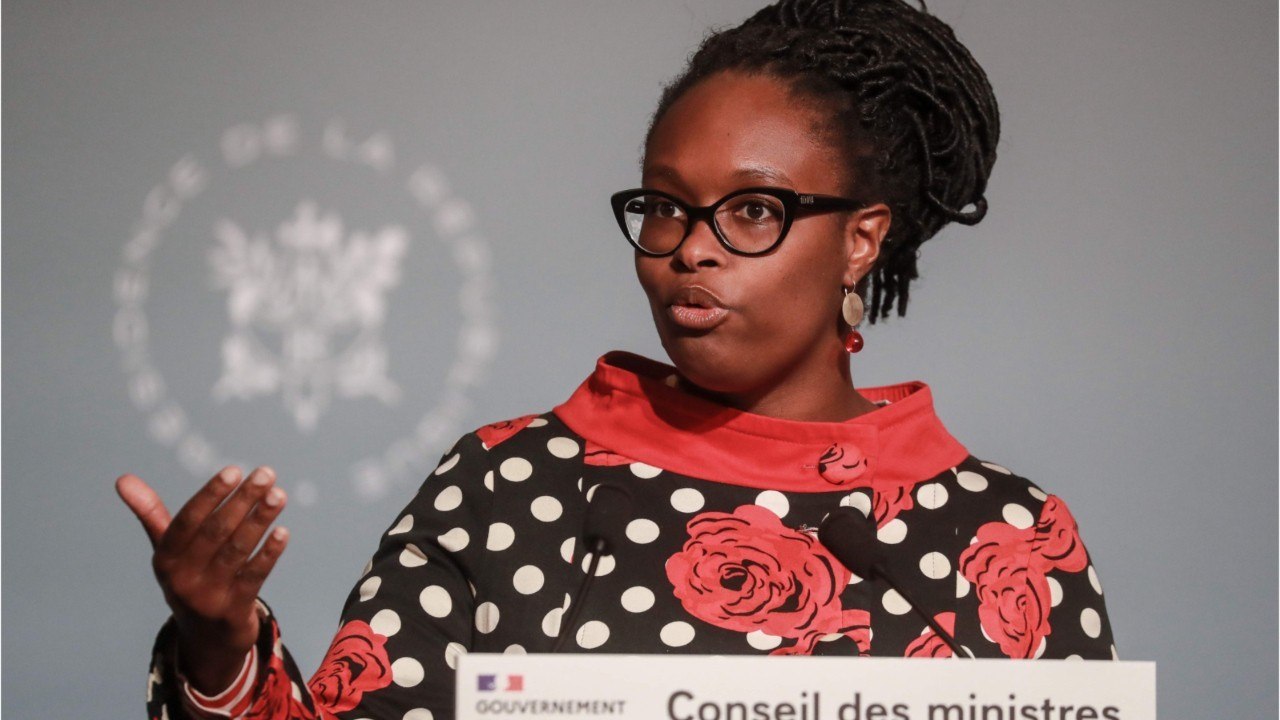 VOICI-Emmanuel Macron va-t-il démissionner ? Sibeth Ndiaye répond à la rumeur