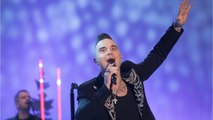 VOICI - Robbie Williams : le salaire hallucinant empoché par le chanteur en 2018