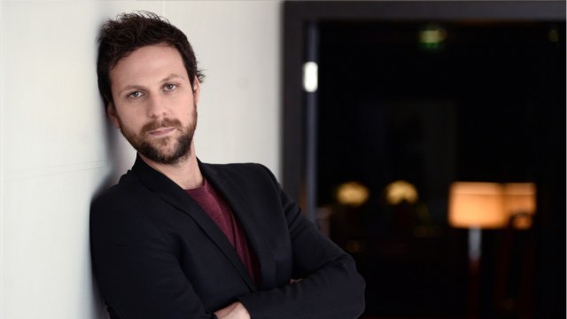 VOICI : Pierre Rochefort se confie sur l'absence de son père Jean lorsqu'il était jeune