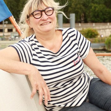 VOICI SOCIAL - Christine Bravo : une réalisatrice évoque son hygiène douteuse et fait une remarque très trash (1)