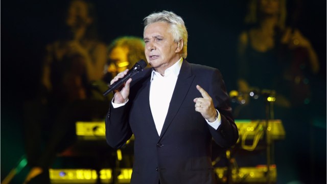 VOICI-Michel Sardou : rattrapé par une affaire d'usurpation d’identité, le chanteur fait une nouvelle mise au point