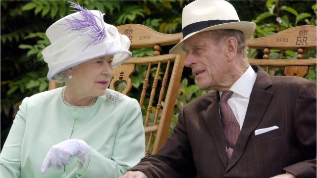 VOICI - Prince Philip a 99 ans : découvrez son cliché inédit aux côtés de la reine Elizabeth pour son anniversaire