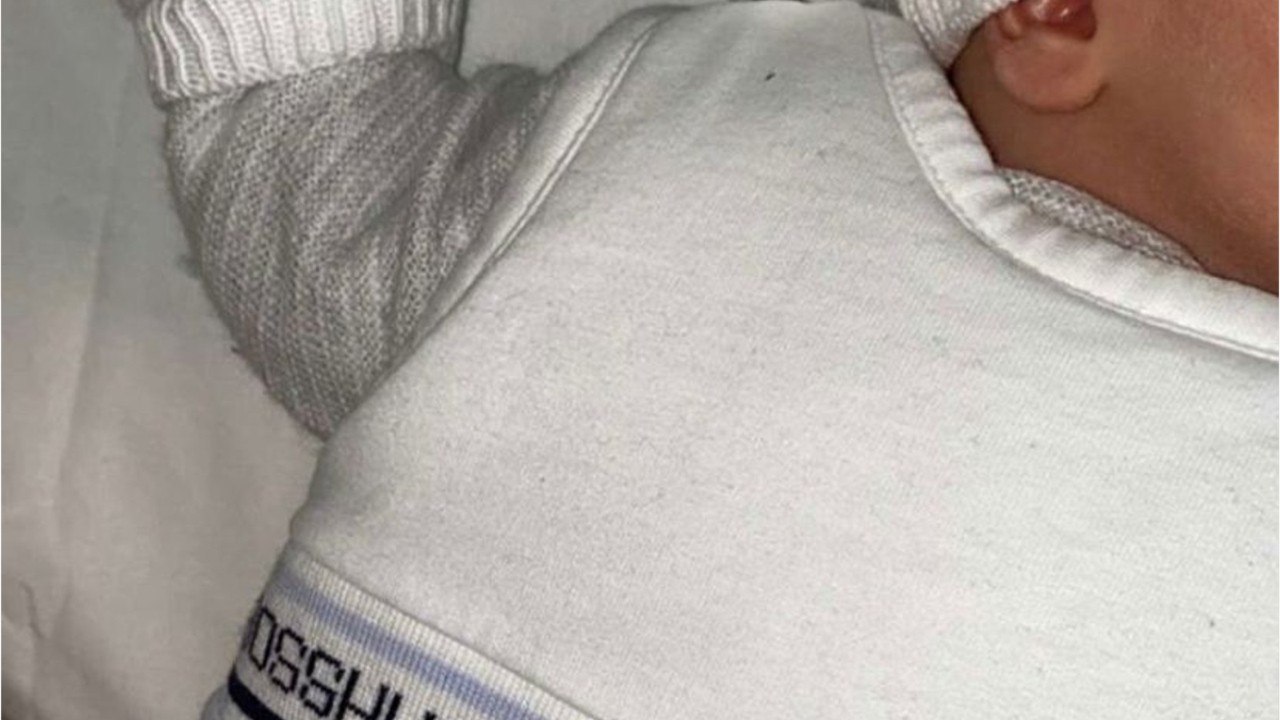 VOICI-PHOTO Julie Ricci maman pour la deuxième fois : elle dévoile un premier cliché de son fils