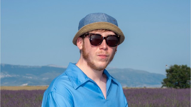 VOICI : Eddy de Pretto : sa drôle de confidence sur Lorie Pester, la chanteuse lui répond