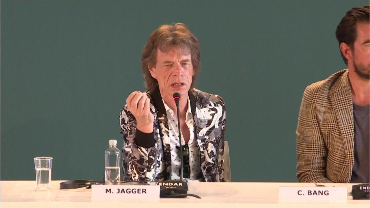 VOICI- Mick Jagger confiné dans son château en Touraine, ses voisins racontent son quotidien