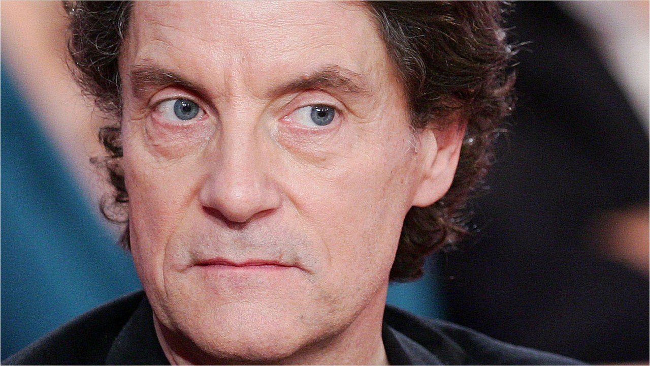 VOICI - Francis Cabrel charge les réseaux sociaux, les nouvelles technologies et la vie à Paris