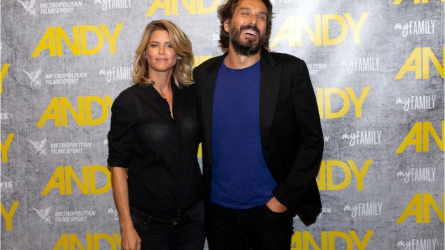 Voici - PHOTO Alice Taglioni et Laurent Delahousse profitent de leurs vacances avec des amis célèbres