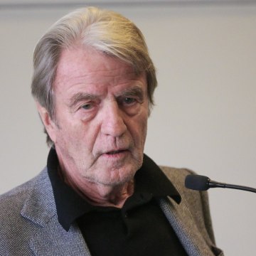 VOICI // SOCIAL - Camille Kouchner : Bernard Kouchner et Christine Ockrent à leur tour visés par de graves accusations