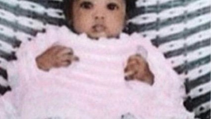 VOICI- PHOTOS Naomi Campbell célèbre ses 50 ans en dévoilant des souvenirs d'enfance