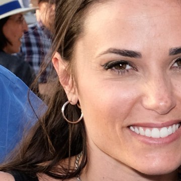 VOICI SOCIAL Capucine Anav Compare Les Cheveux Crépus À Un « Balai À Chiottes Et Déclenche Une Énorme Polémique (1)