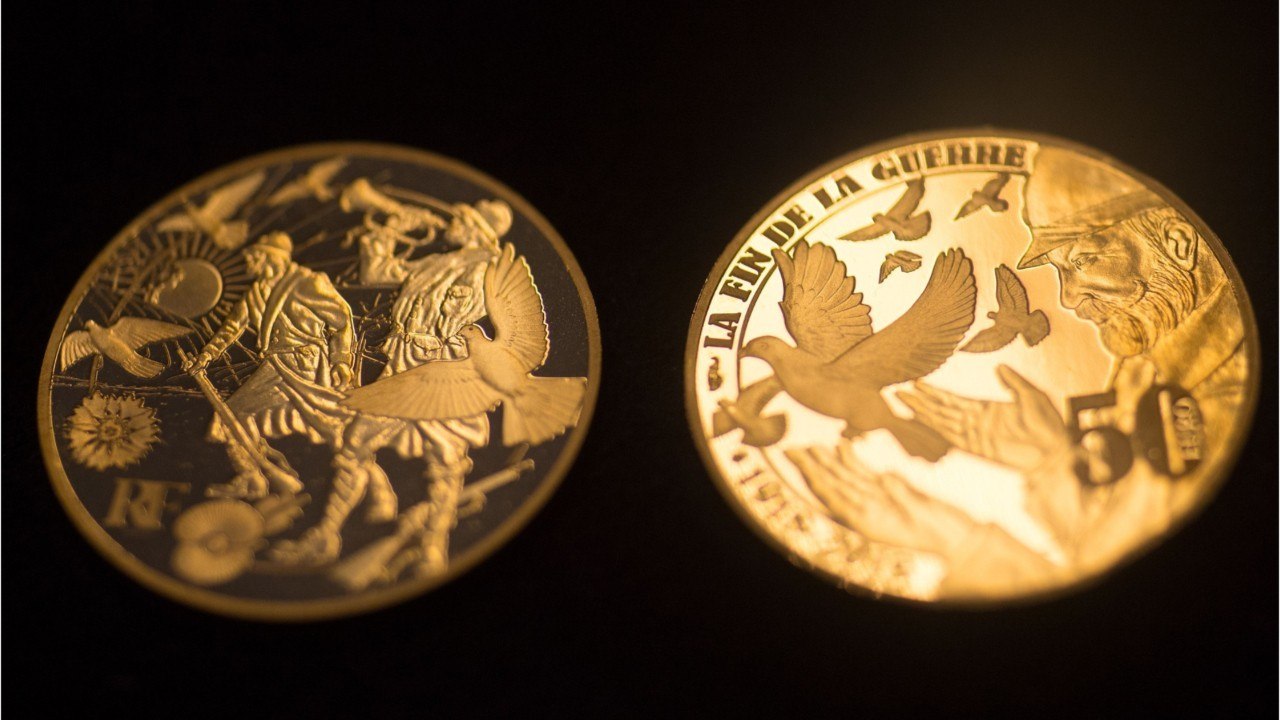 VOICI-Johnny Hallyday : La Monnaie de Paris prépare un beau cadeau de Noël à ses fans