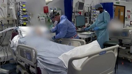 영국서 오미크론 첫 사망자 발생...타임지 '올해의 인물'에 일론 머스크 / YTN