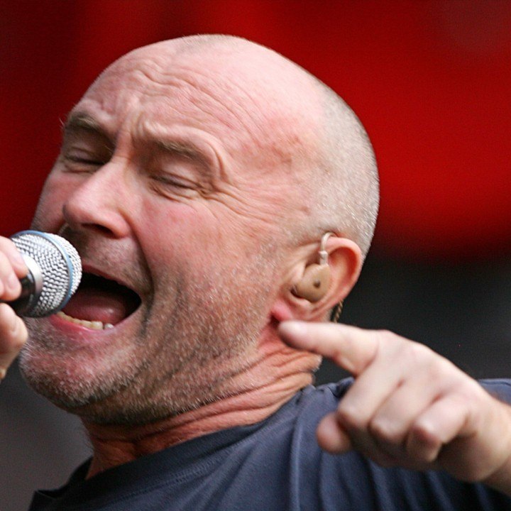 VOICI SOCIAL - Phil Collins en pleine descente aux enfers : le chanteur ne se serait pas douché pendant un an (1)