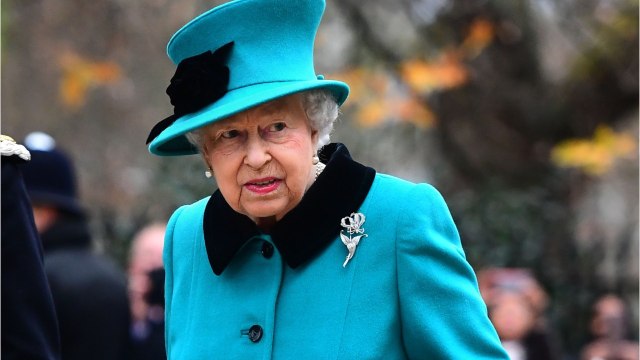 VOICI Elizabeth II avare ? Une actrice révèle ce qui l’a choquée lors de son séjour à Buckingham Palace