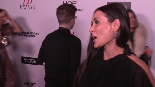 Voici - PHOTO Demi Moore beauté divine : elle pose totalement nue en couverture du magazine Harper's Bazaar