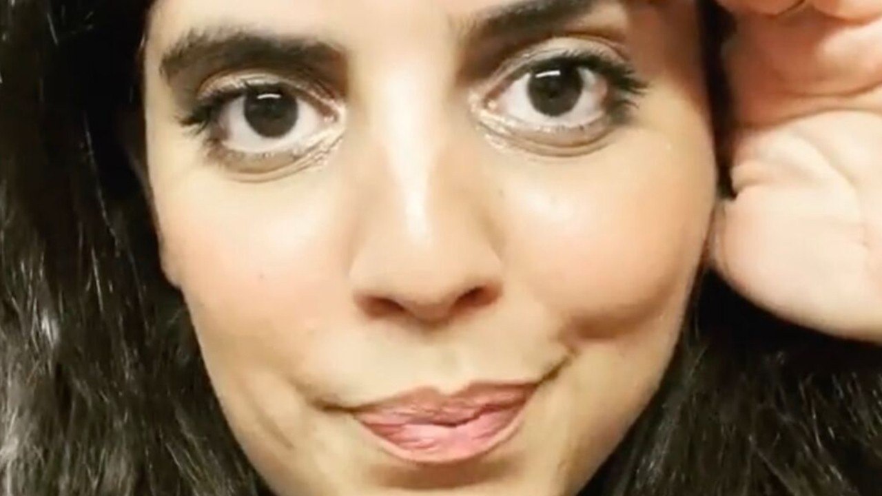 VOICI - Inès Reg fait le grand écart et impressionne de nombreuses stars