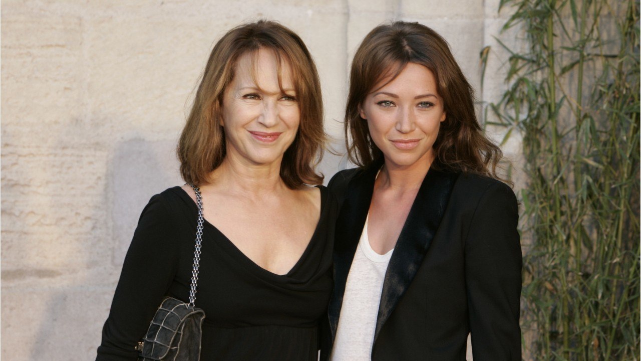 VOICI Laura Smet nostalgique, elle partage un tendre cliché de Nathalie Baye