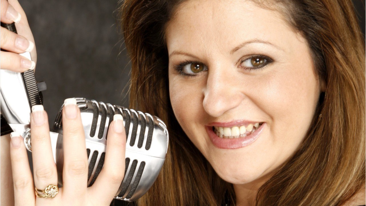 VOICI - Cindy Sander (Nouvelle Star) dévoile sa perte de poids dans un avant-après impressionnant