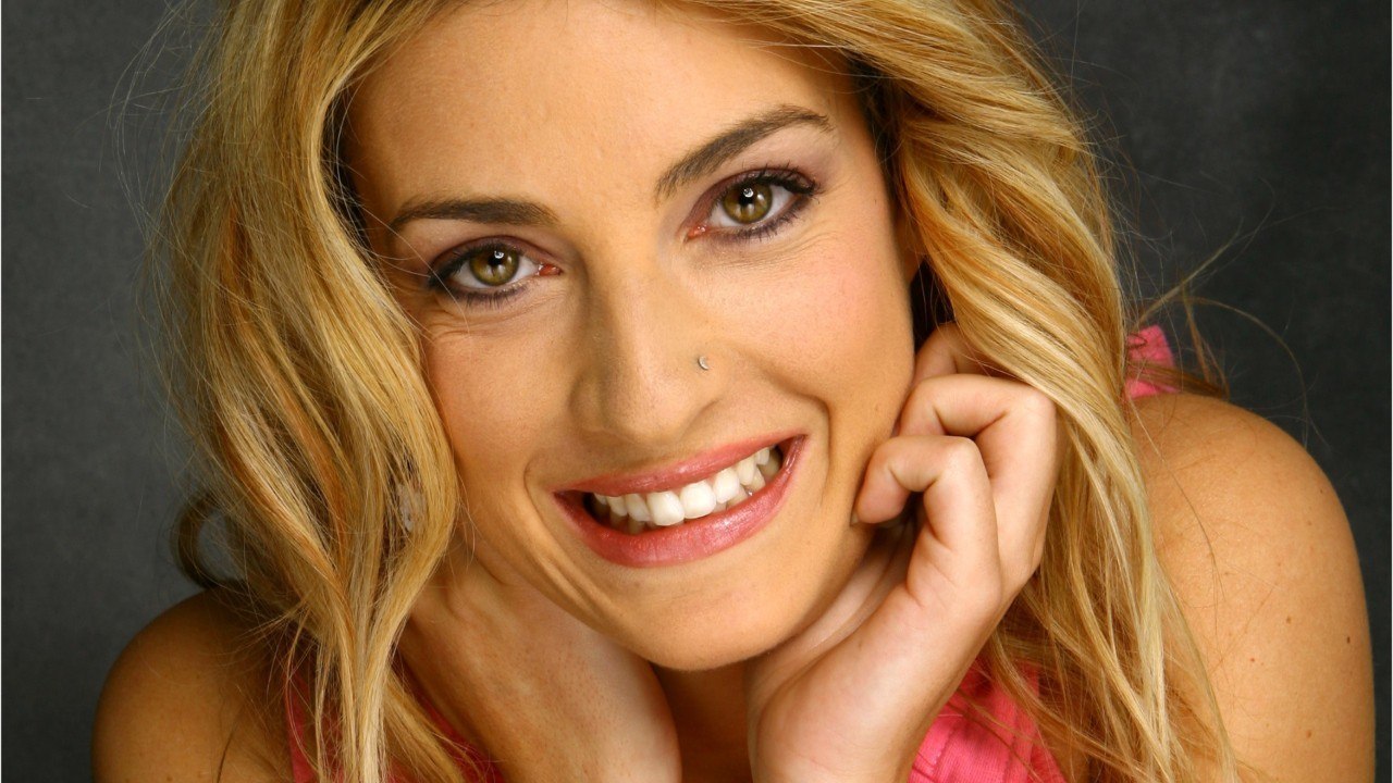 VOICI Eve Angeli : confinée avec son mari, elle donne ses astuces pour entretenir la flamme