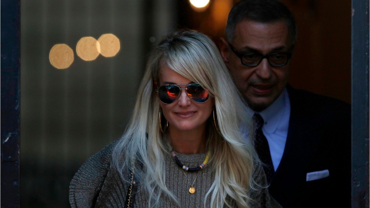 VOICI-Laeticia Hallyday perd un important procès : ces millions qu’elle devrait régler au fisc