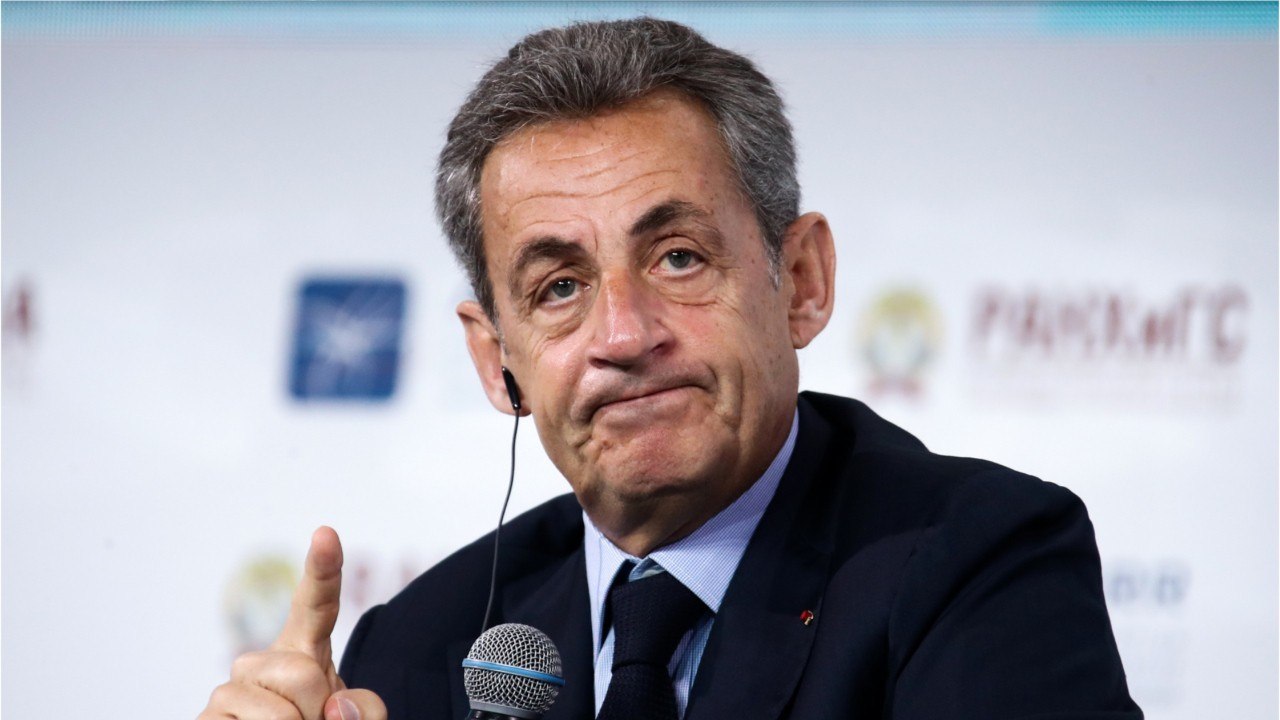 VOICI "Si tu reviens j'annule tout" : Nicolas Sarkozy dément l'écriture d'un SMS à son ex-femme Cécilia