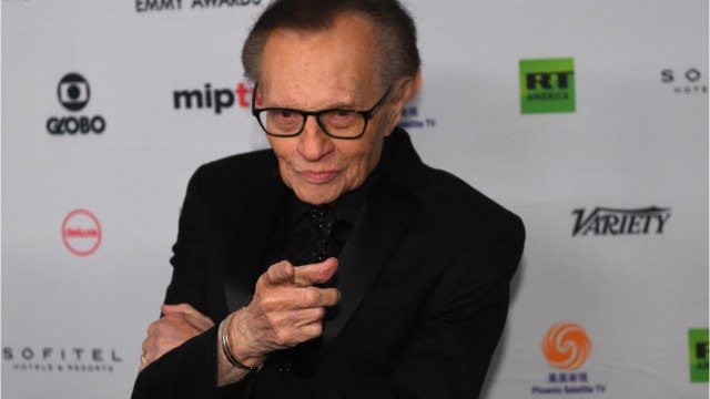VOICI - Mort de Larry King : le célèbre journaliste est décédé de la Covid-19 à l'âge de 87 ans
