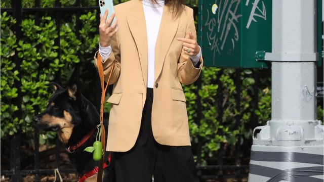 VOICI Emily Ratajkowski topless sur Instagram, son cliché très sexy