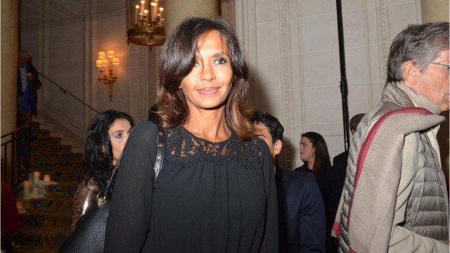 Voici - Karine Le Marchand aux anges : l'animatrice sous le charme de cadeaux très coquins