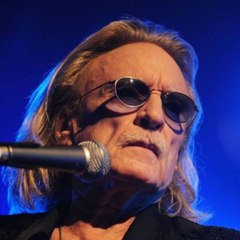 VOICI SOCIAL - Mort De Christophe : Cet Incroyable Geste De Johnny Hallyday Quand Il N'avait « Pas Un Sou " (1)