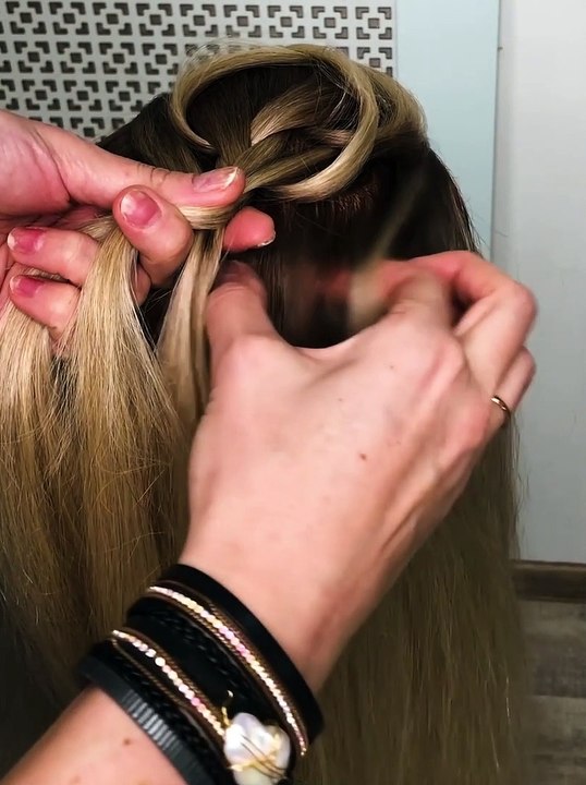 Trendy weaving matting hairstyle