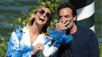 VOICI - Anthony Delon et Sveva Alviti ont annoncé leurs fiançailles