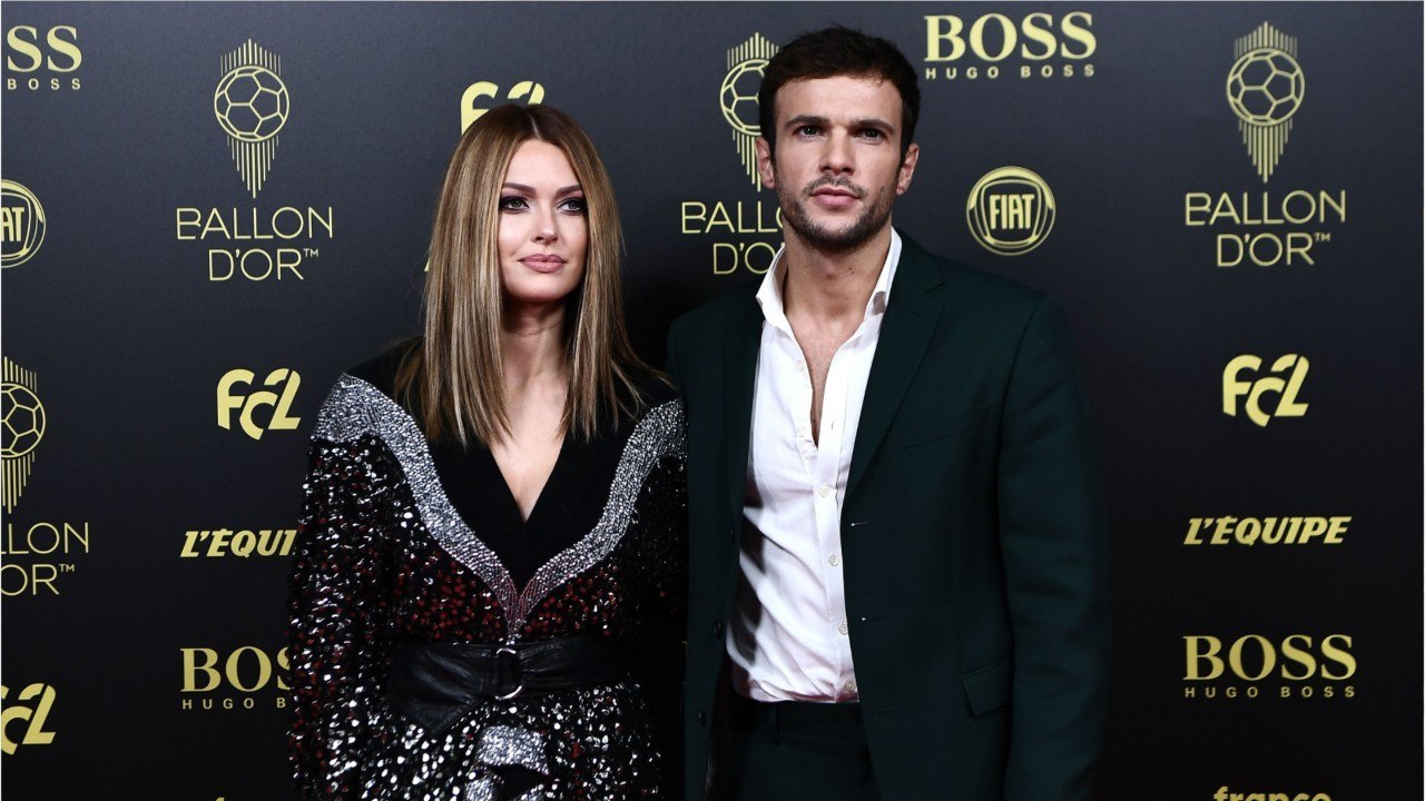 VOICI - Caroline Receveur : l'influenceuse se dévoile plus sexy que jamais dans un bikini noir très échancré