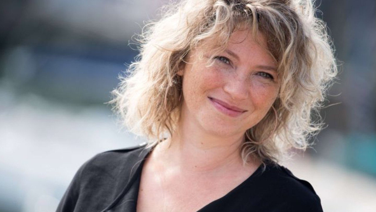 VOICI - Cécile Bois : comment un traumatisme d’enfance lui a gâché le tournage de Nos Terres inconnues