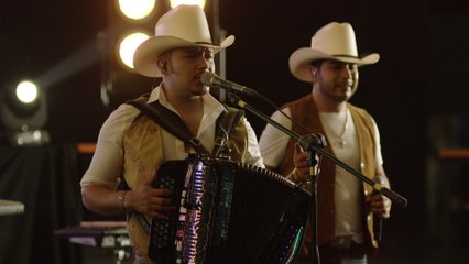 La Nueva Estrategia - Caritas Tiernas (En Vivo)