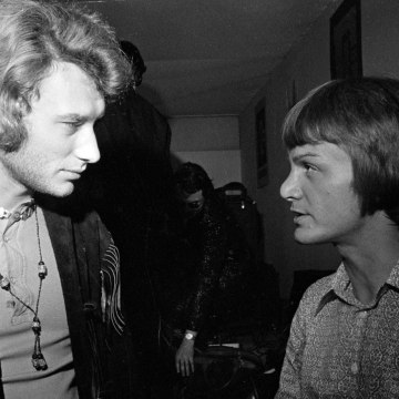 Voici : SOCIAL Johnny Hallyday : ce jour où il a voulu casser la figure de Claude François (1)