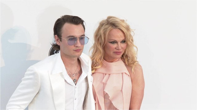 Voici - Pamela Anderson : Découvrez qui lui a redonné le sourire