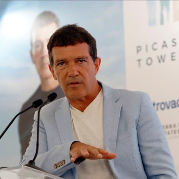 VOICI - 5 infos sur Antonio Banderas