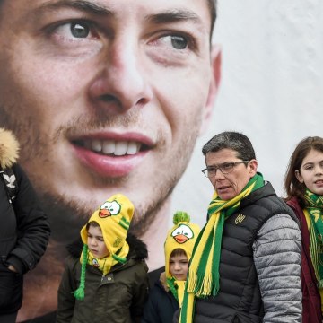VOICI // social Mort D'Emiliano Sala : La Veuve Du Pilote Brise Enfin Le Silence