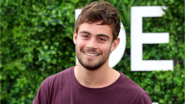 VOICI - Clément Rémiens (Demain nous appartient) : torse nu, il cultive son potager et affole les internautes