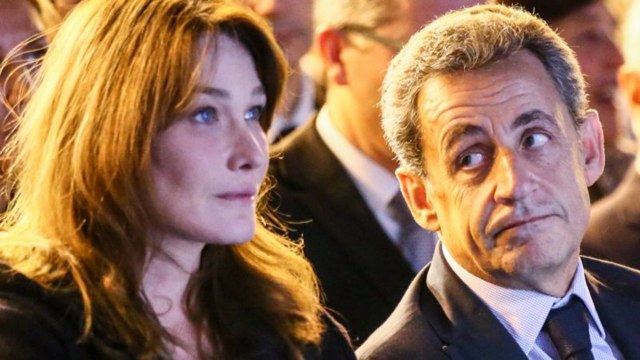 VOICI - Nicolas Sarkozy devient la risée de la Toile à cause d’un cliché avec Carla Bruni