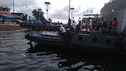Suasana Aktivitas Pelabuhan Speedboat Bastiong Kota Ternate