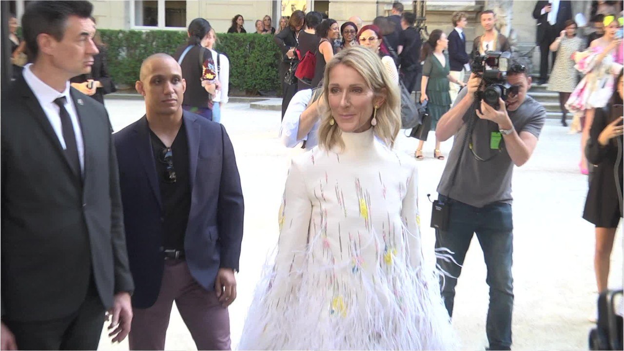 VOICI - Céline Dion manipulée par Pepe Muñoz ? Les proches de la star tirent la sonnette d’alarme