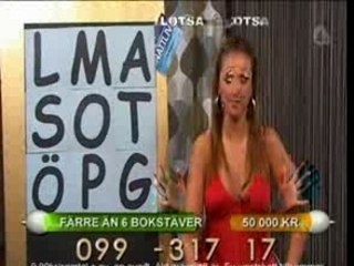 Une présentatrice qui gerbe un beau vomi en direct