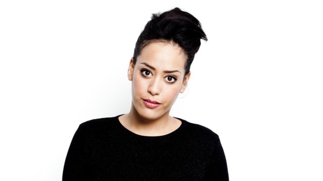 VOICI - Amel Bent à la rue : ses confidences sur la pauvreté qu'elle a affrontée pendant Nouvelle Star