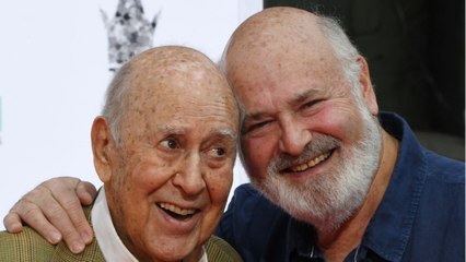VOICI - Mort de Carl Reiner : de son fils Rob à George Clooney, le gratin hollywoodien salue la mémoire du comédien