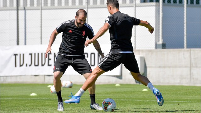 PHOTO Cristiano Ronaldo : son tendre cliché en famille dévoilé sur Instagram affole la toile