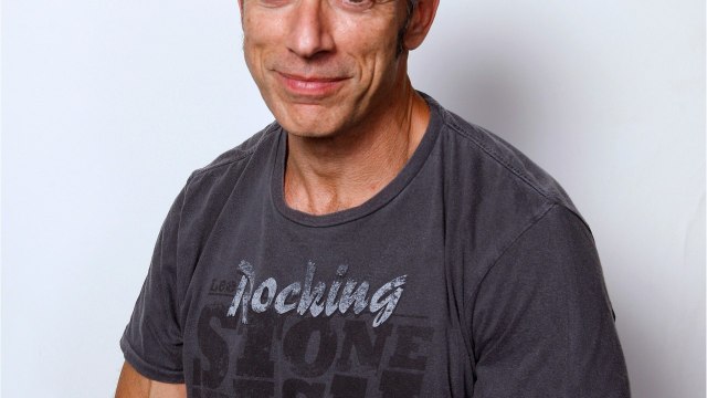 VOICI Gérard Vivès a 58 ans : que devient l'acteur très musclé des Filles d'à côté ?